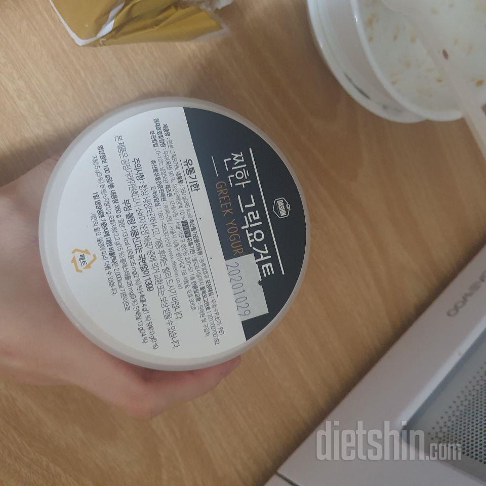 묽지 않고 약간 생크림느낌? 이에요