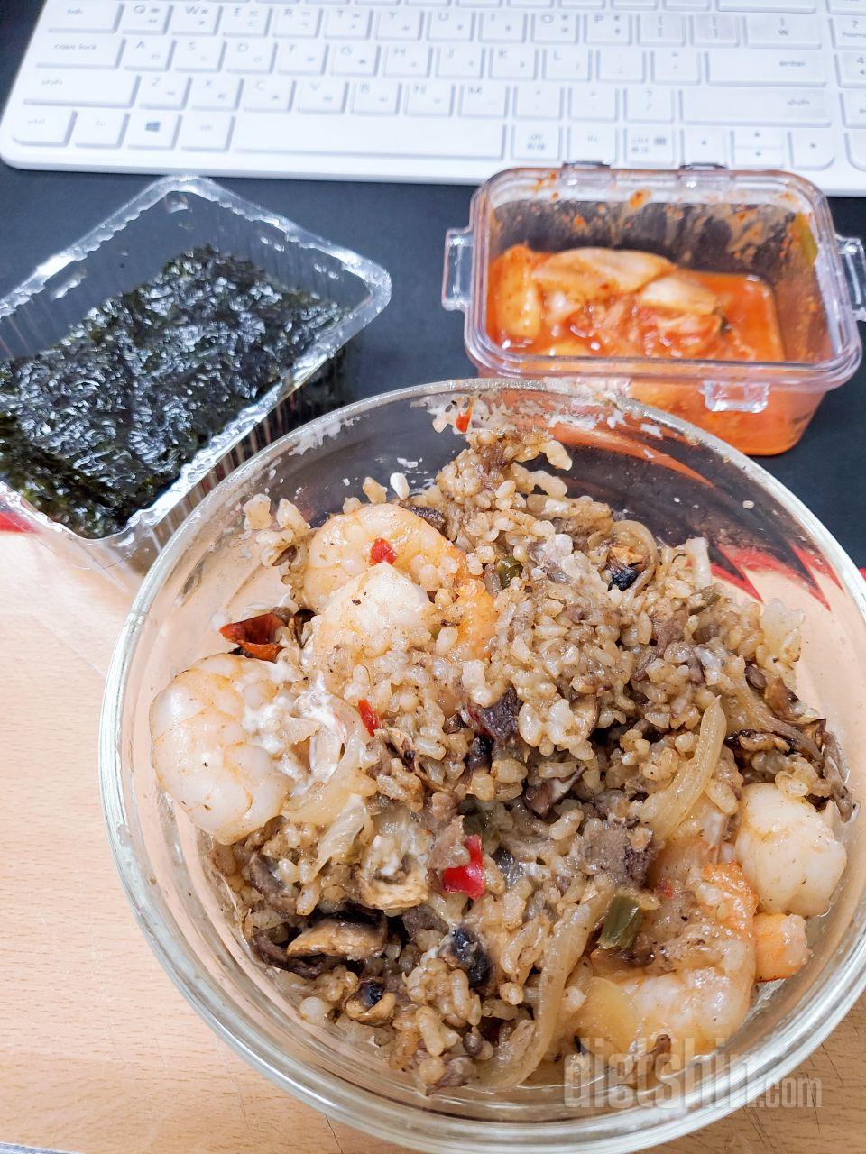 이것저것 넣어서 먹으니까 맛잇어요