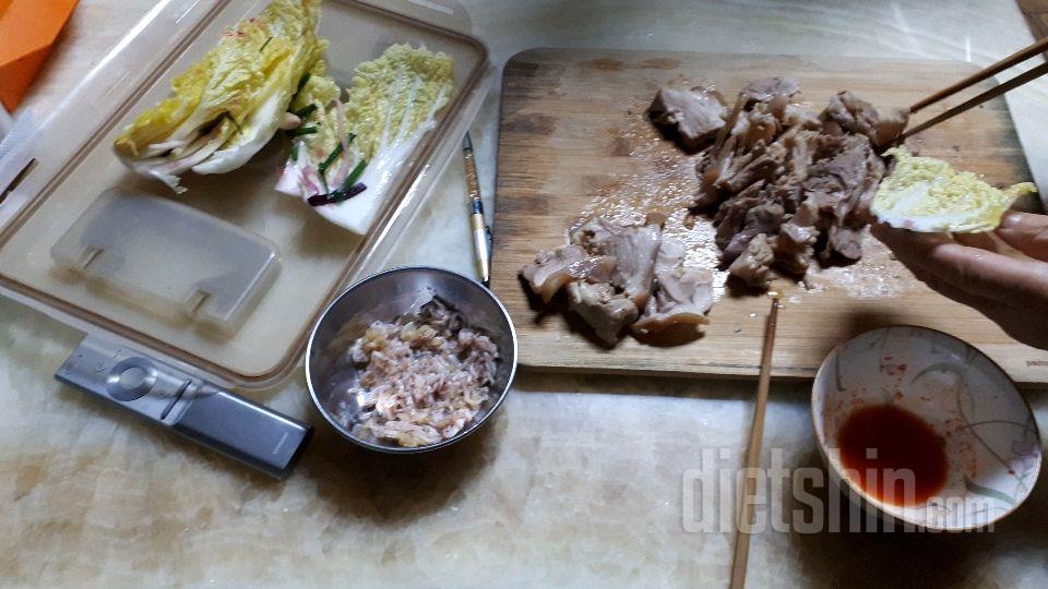 11월 04일( 저녁식사 )돼지고기 젖갈 양배추