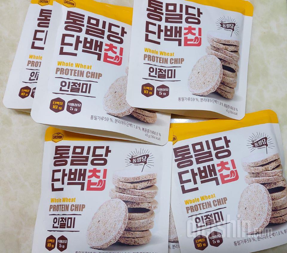 입 심심할 때마다 조금씩 먹어주는데
