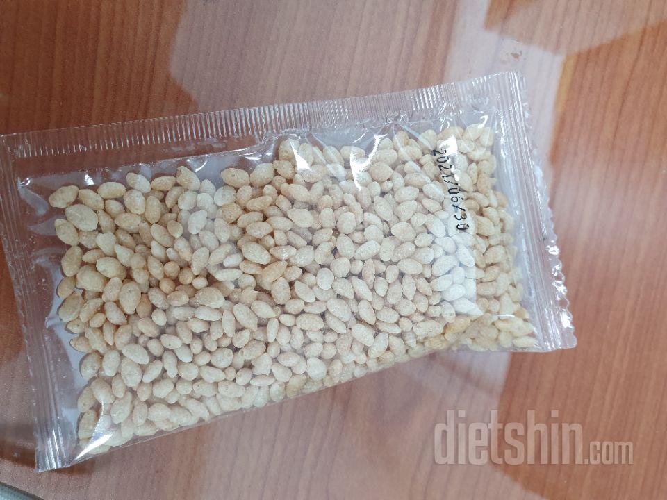 회사에서 일하다 출출할때 먹으려고
주