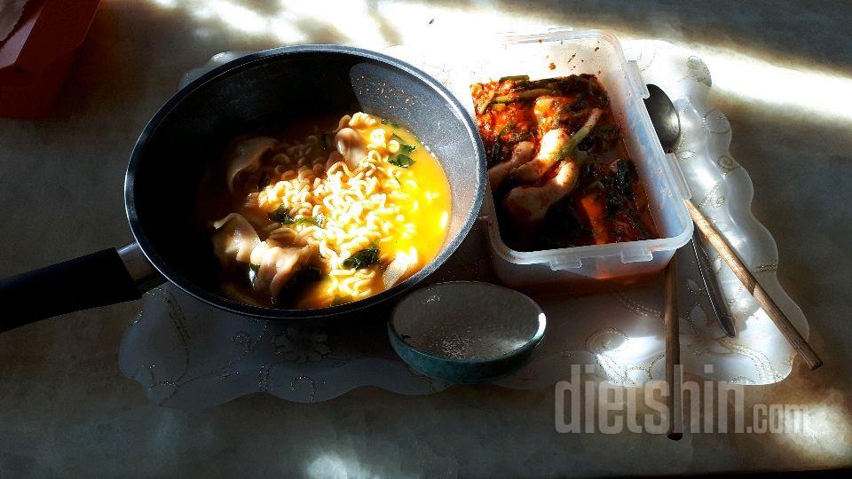 11월 19일( 아침식사 )쌀밥 계란후라이  총각무