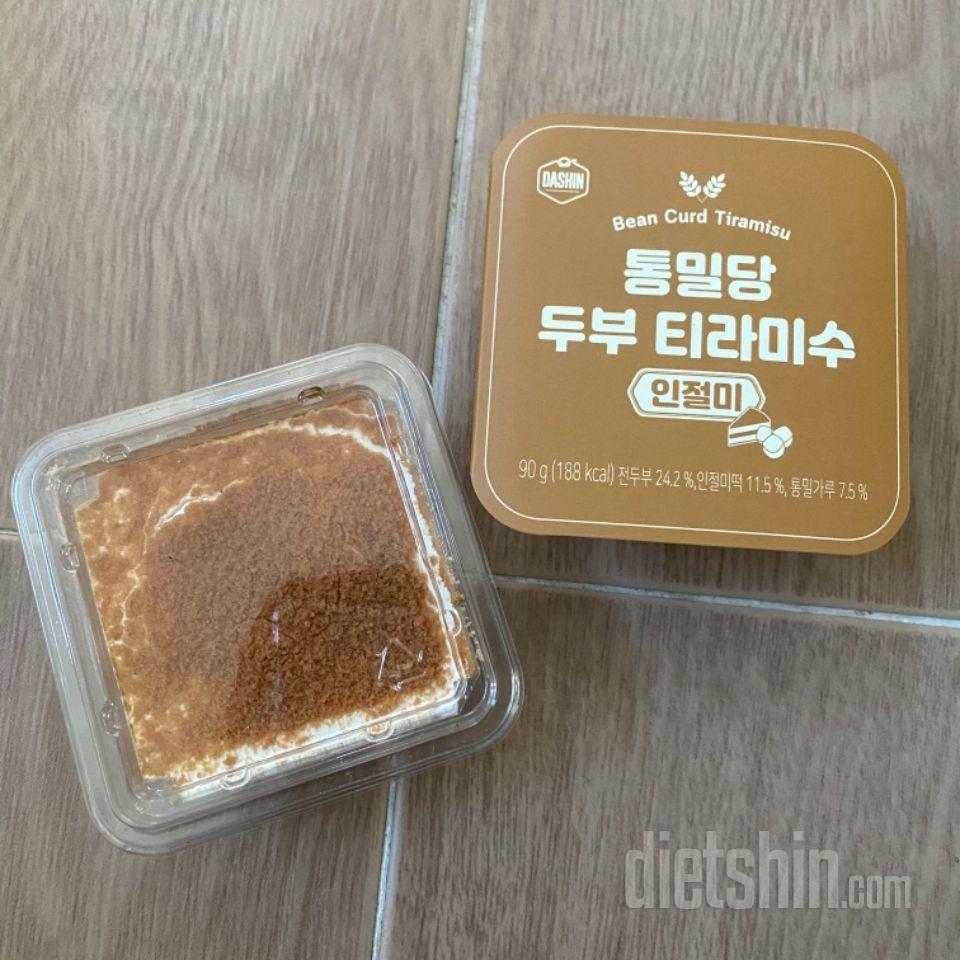 티라미수 너무 맛있어서 인절미도 구매