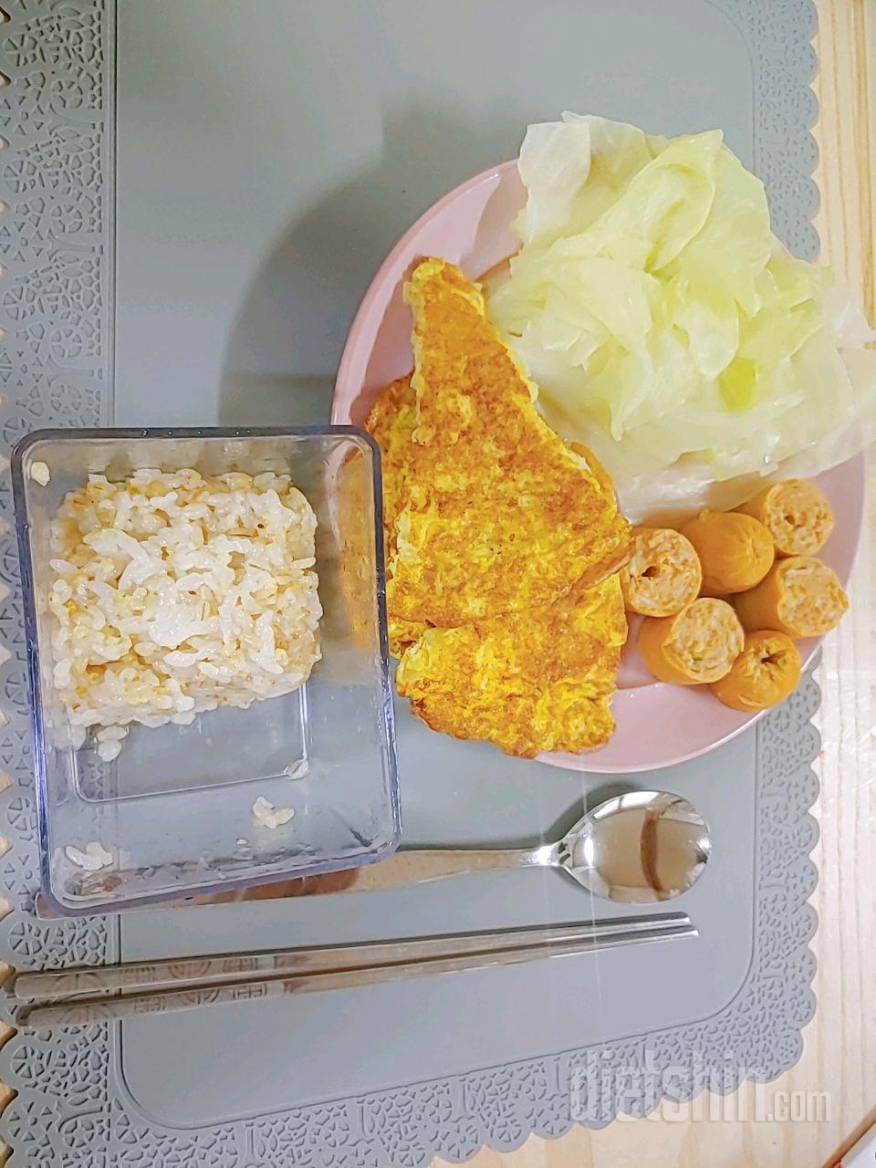 양배추 계란전.닭가슴살소시지.현미밥