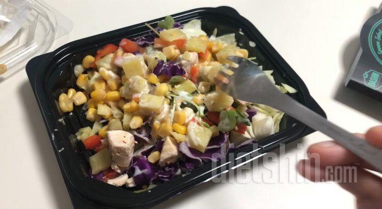 콥 샐러드가 제일 맛있어요