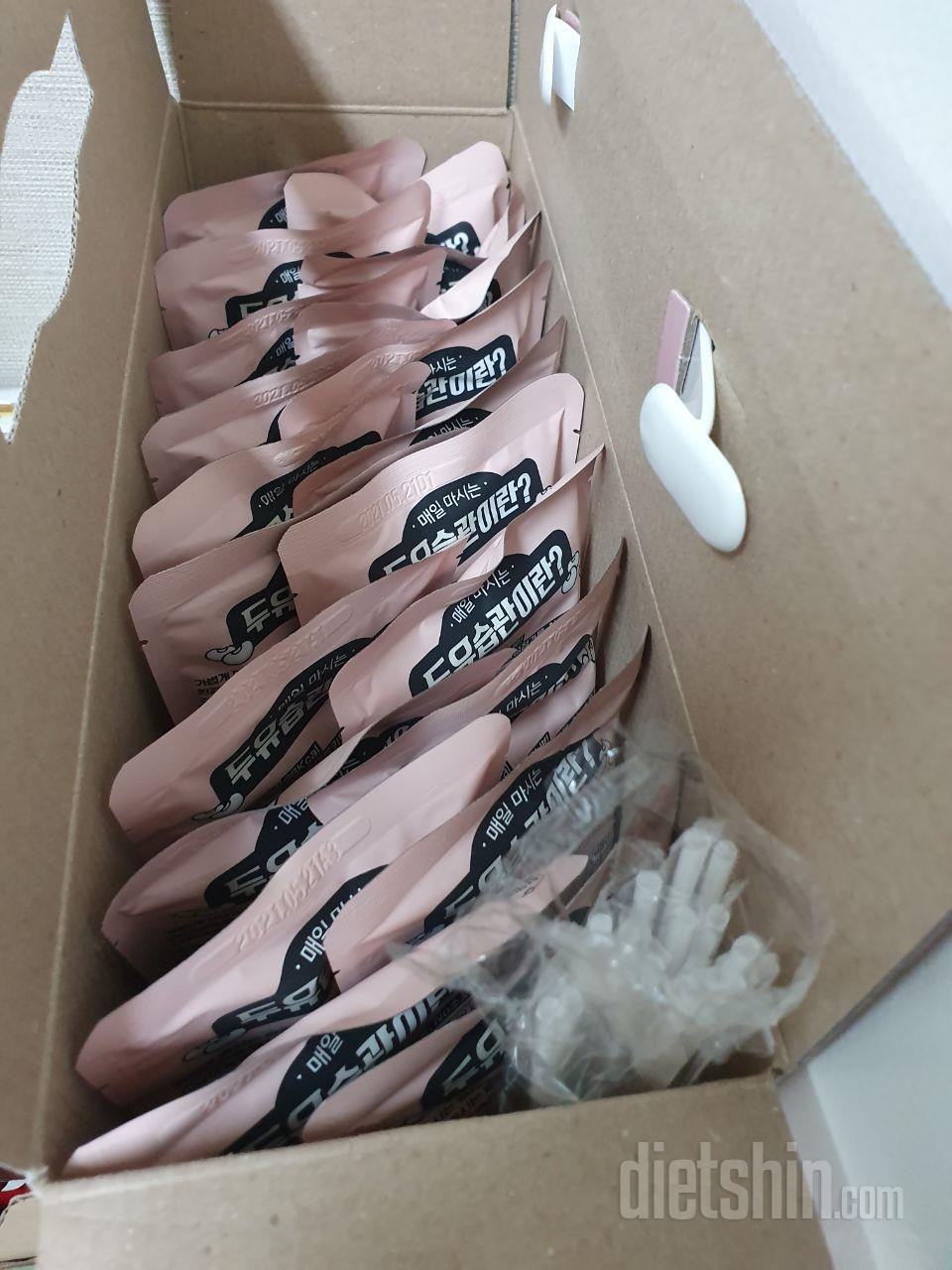 빨대가 들어있어서 좋아요!