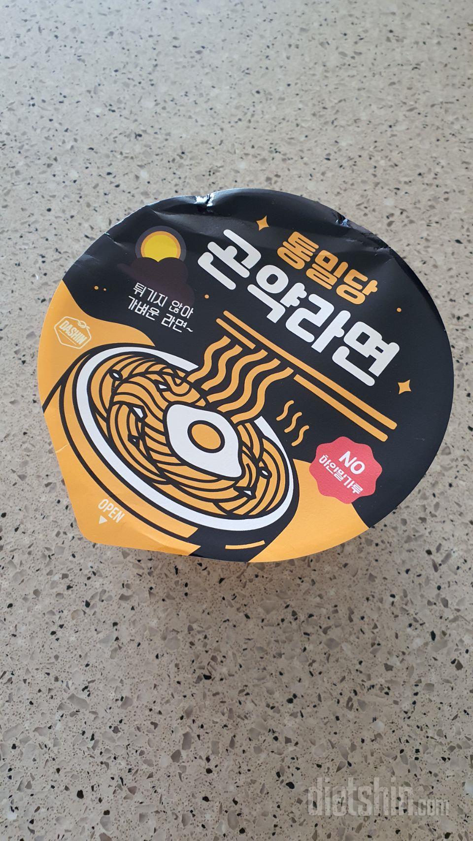 얼큰한 잔치국수 같은 깔끔한 맛이에요