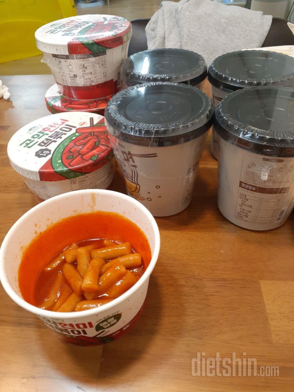 아직 먹어보진 않았는데 무게감도 있고