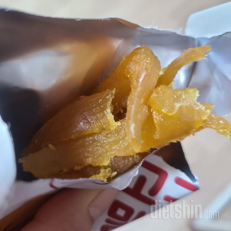 말랑말랑하고 달달해요~
엉겨붙어있다는