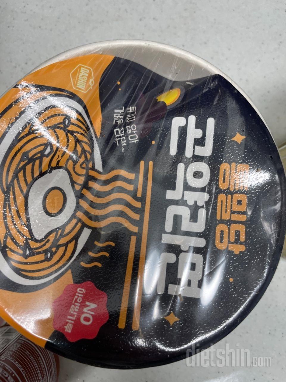 포장상태가 완벽하지는 않아요..
박스