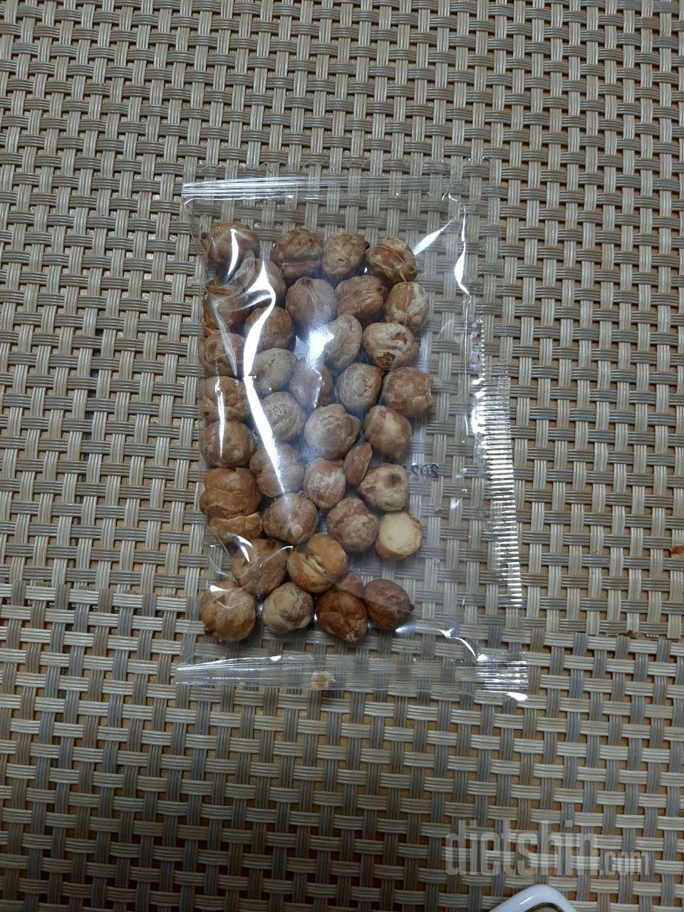 생각보다 단단해서 씹어 먹을때 조심하