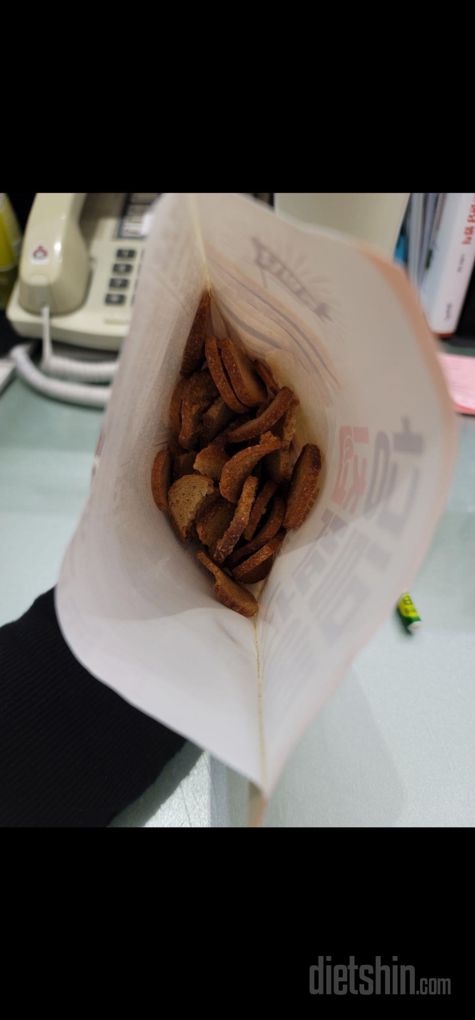 배송도 빠르고, 다른 과자 먹는것 보