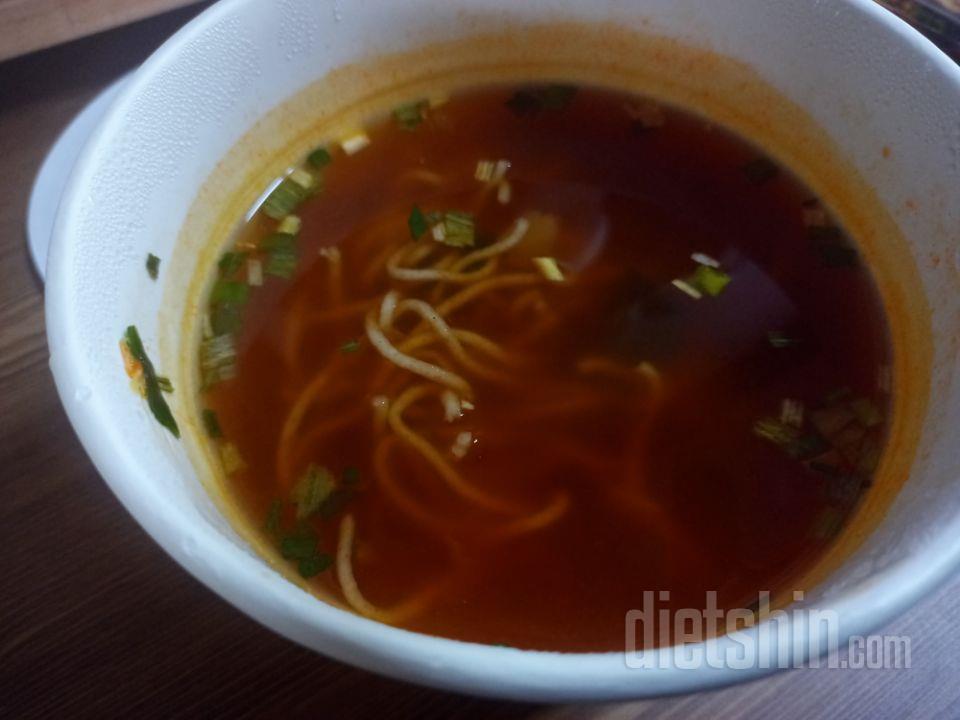 국물맛은 좋아요.. 면이 조금 걸리적