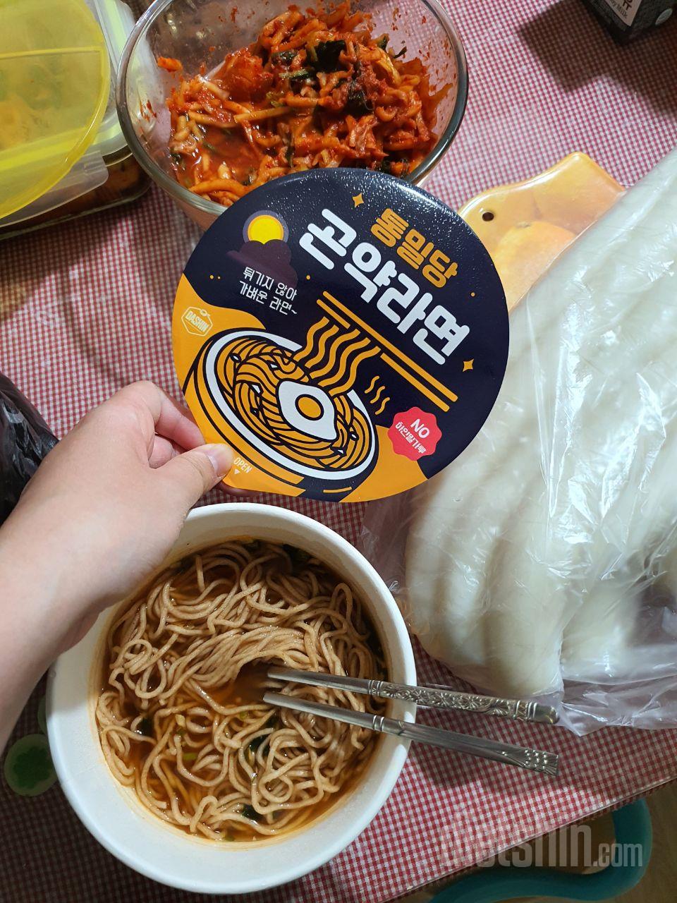 꼬불거리는 매력은 없어도 맛있어요!