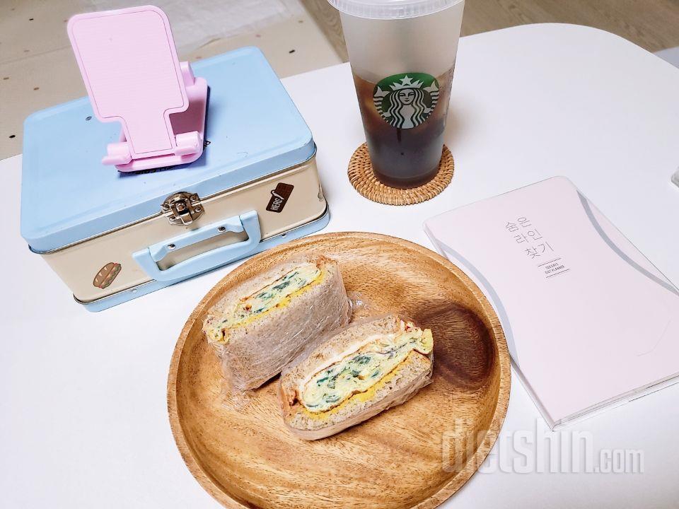 요새 귀찮아서 샌드위치로 끼니때우는데