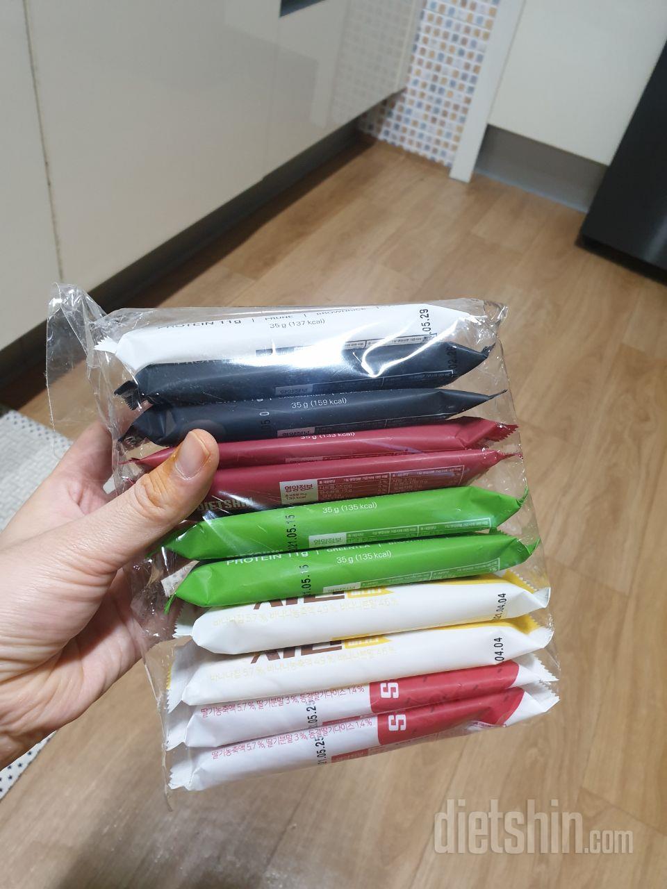 고소하고 맛나요.
아침에 요거하나 두