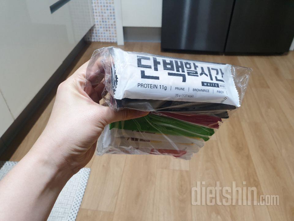 고소하고 맛나요.
아침에 요거하나 두