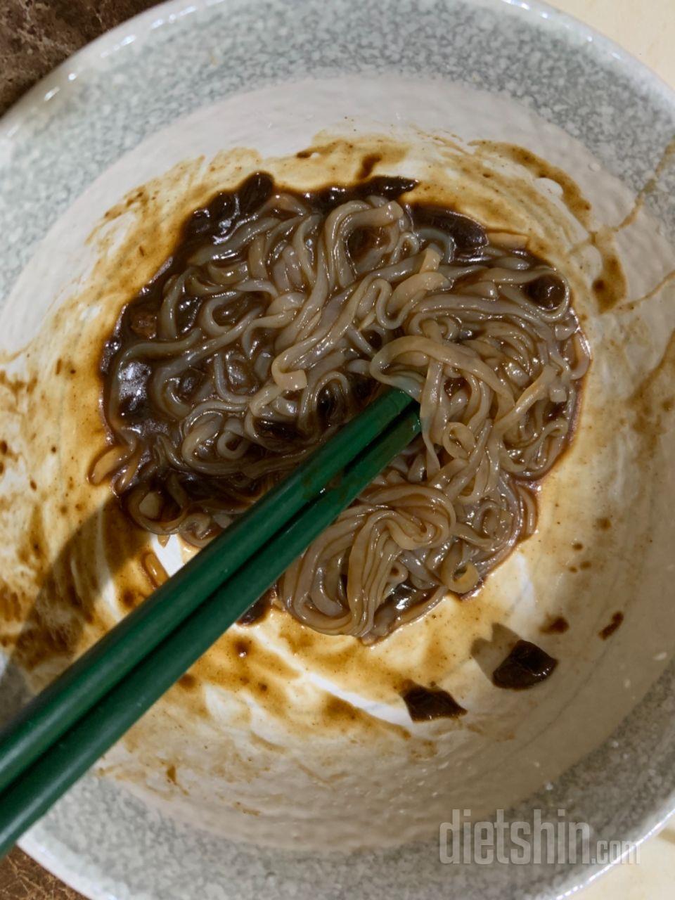 짜장면이 정말 먹고싶었는데 맛있게 잘