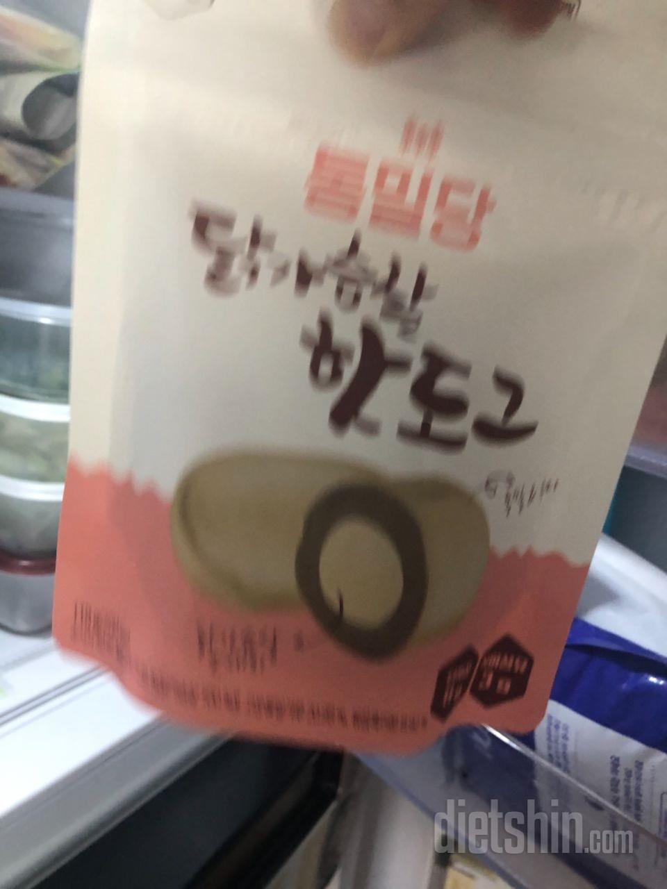 안에  소새지가  약간  매콤해요