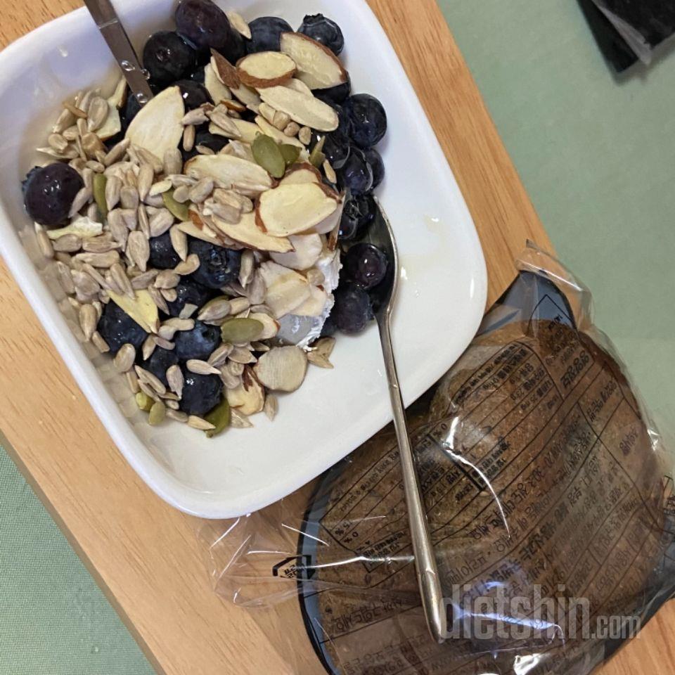 흑임자빵 고소하고 진짜 맛있어요ㅠ 통