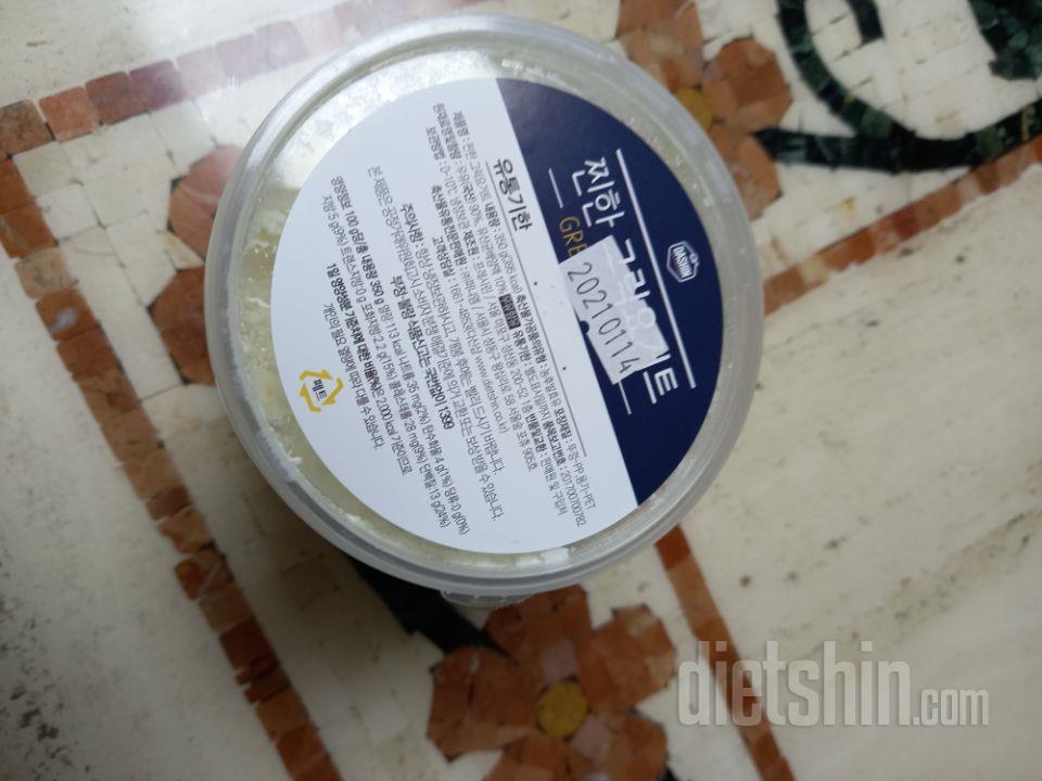 시큼고소한 리코타치즈느낌이에요
그릭요