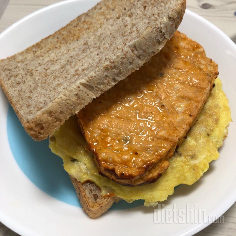 스테이크 맛있어서 계속 먹게되네요