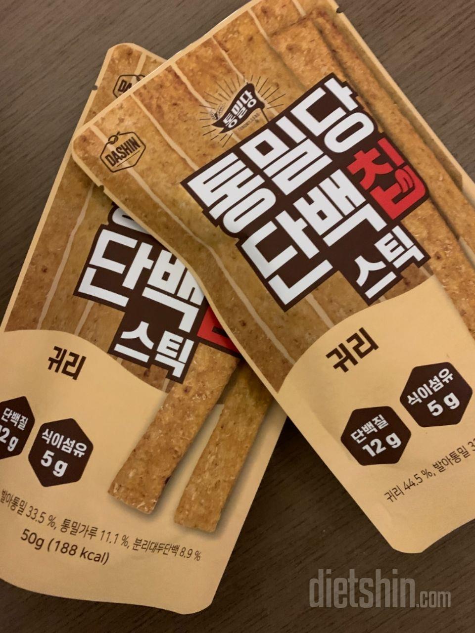 늘 사먹는 스낵이에요 
과자 먹고 싶