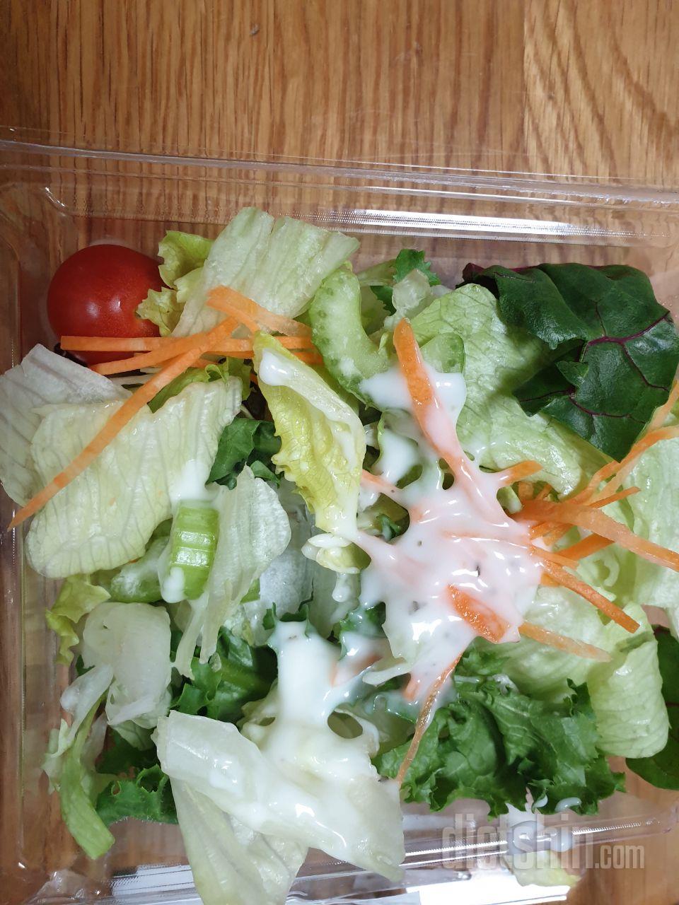 야채가 정말 싱싱하네요
 닭가슴살과