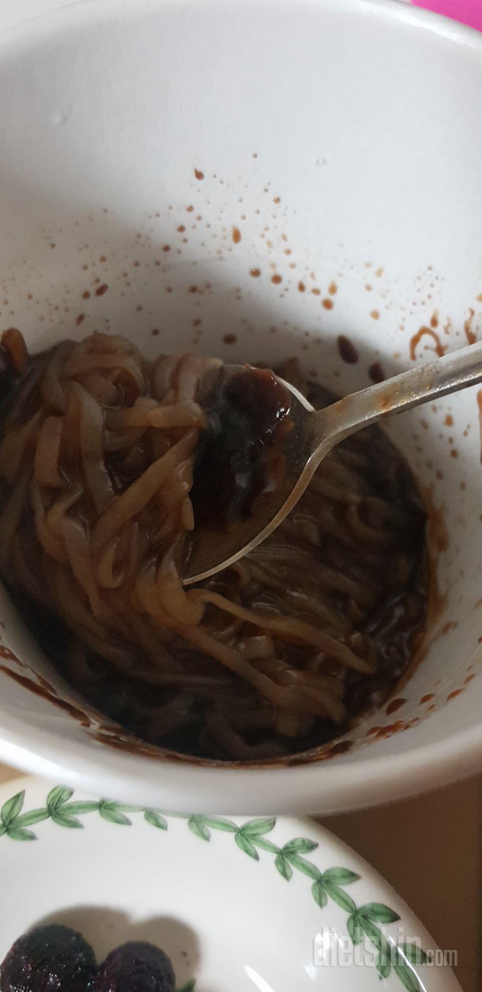 곤약라면보다양은 좀 적지만
리얼 짜장
