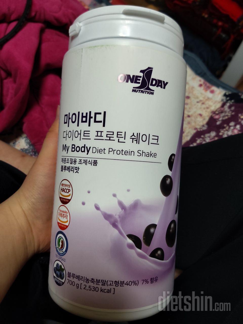 제 손바닥보다 조금 큰 크기입니다.
