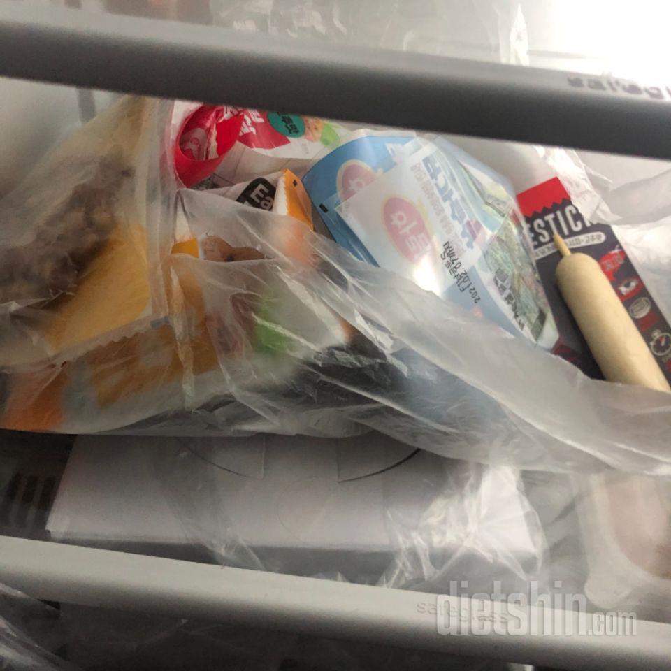 산거 냉장고에 쌓아두고 처리중입니다.