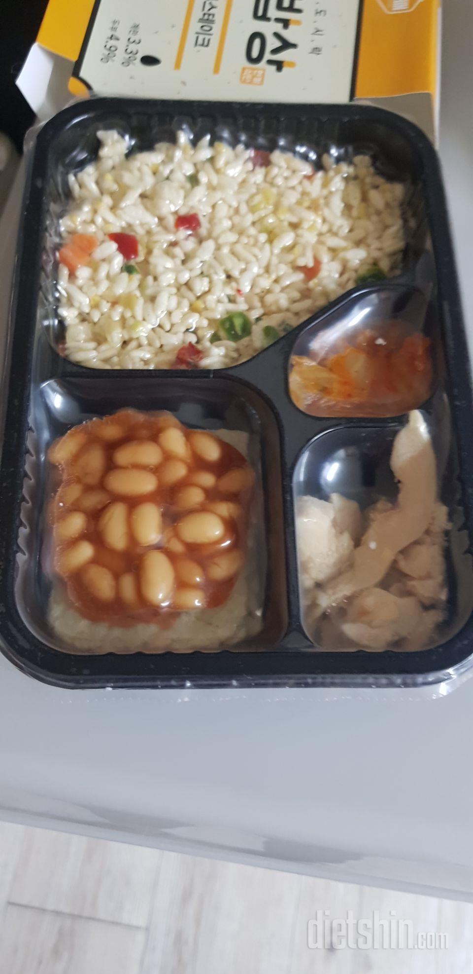 밥이랑  반찬 도맛있으나 양이넘작아
