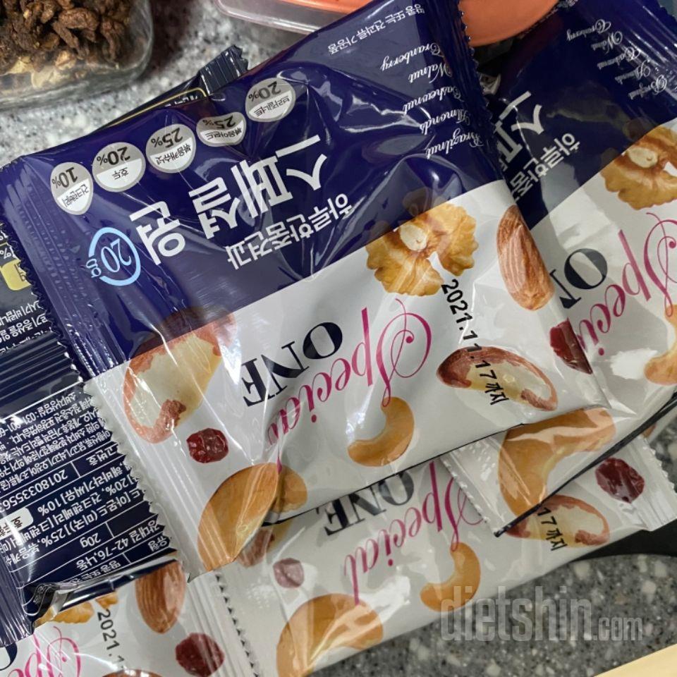 요거트에 넣어 먹으려고 샀어요!ㅋㅋ