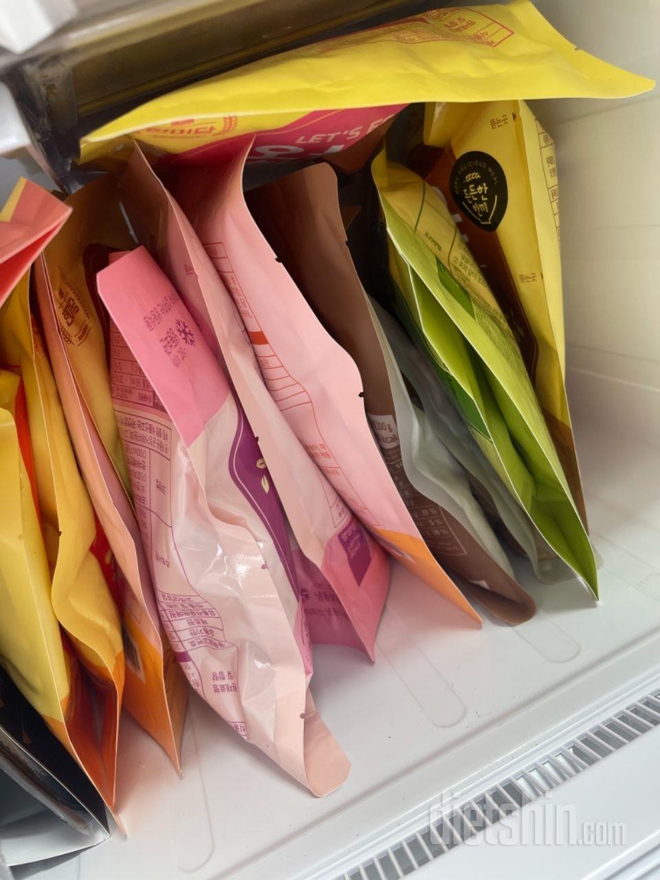 오늘은 현미밥 
회사 점심시간에 먹기