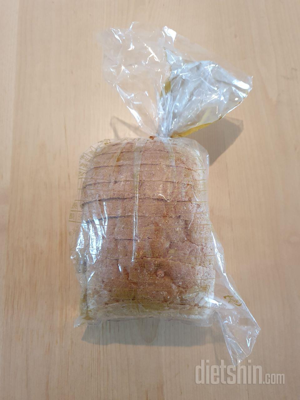 생각한거보다 맛있어요 식빵은 오일바르