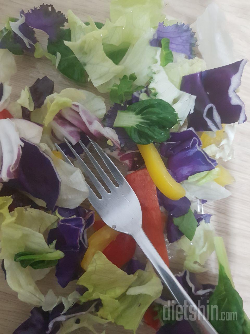 먹다가 생각나 상품평 씁니다.맛있어요