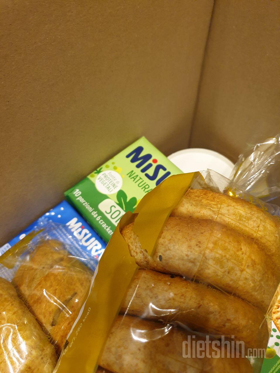 빵 겉 포장지가 찢어져서 왔어요ㅡㅡ
