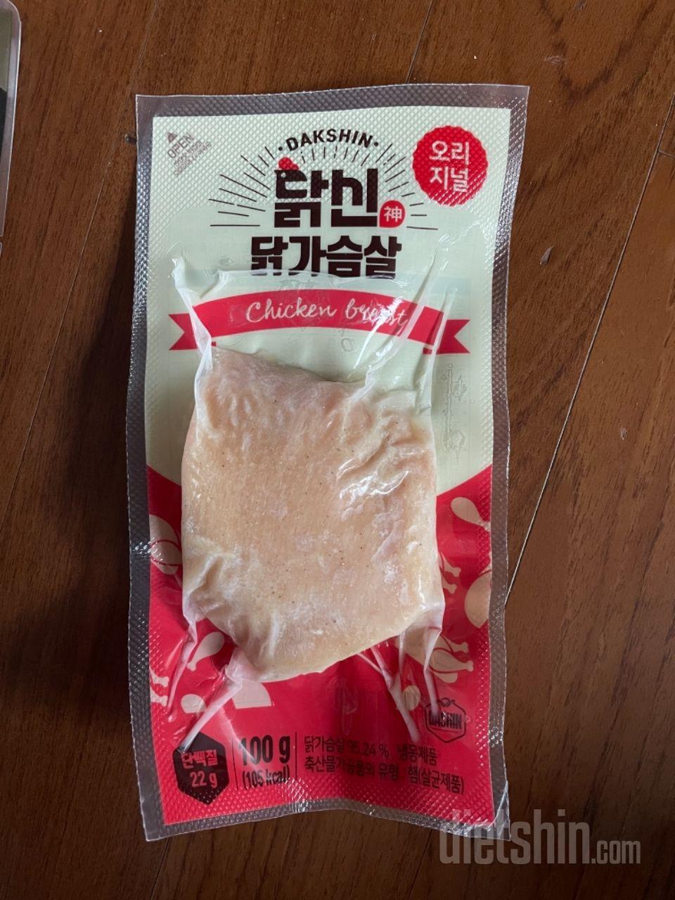 닭가슴살 소시지 특유의 냄새와 맛이