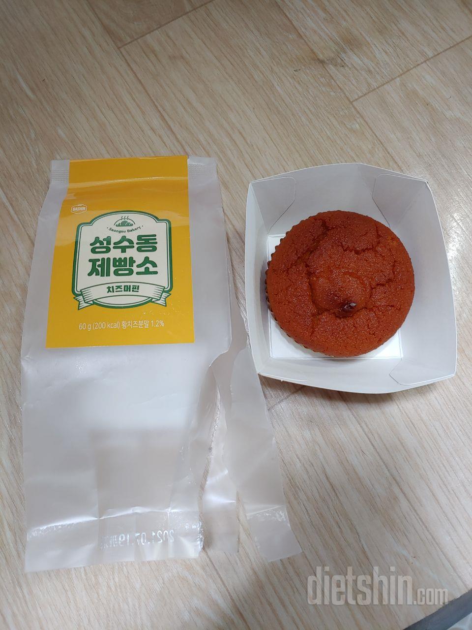 사이즈가 앙증맞네요ㅋ
다욧중에 빵이