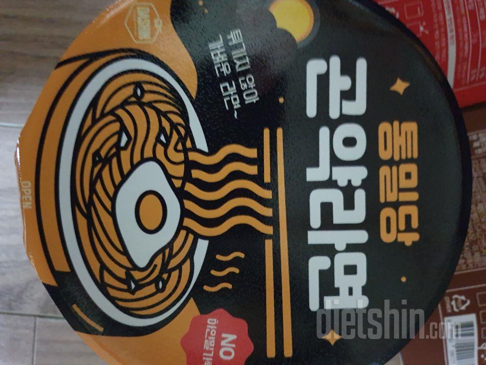우선 하나만 사봤는데
라면땡길때 먹을