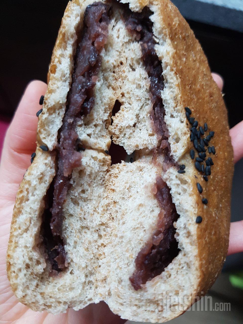 통밀에 거친식감과 버터의 그 유혹의