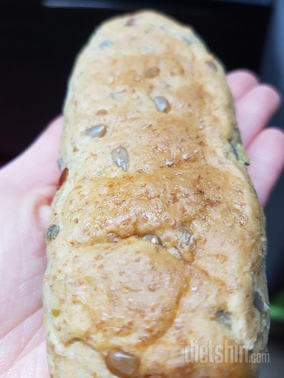 통밀에 거친식감과 버터의 그 유혹의