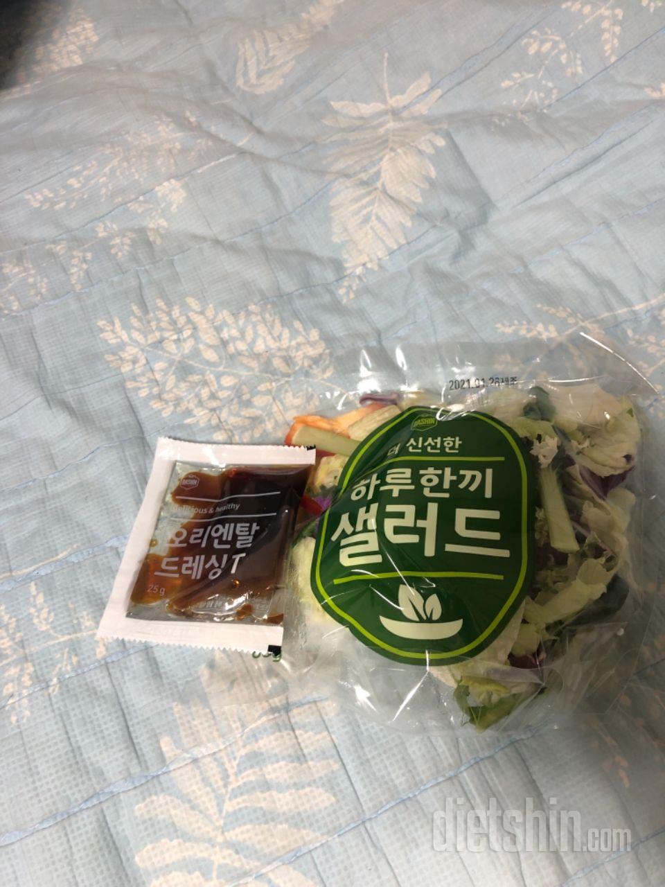 소스 맛있고 샐러드 양도 적당하고 이