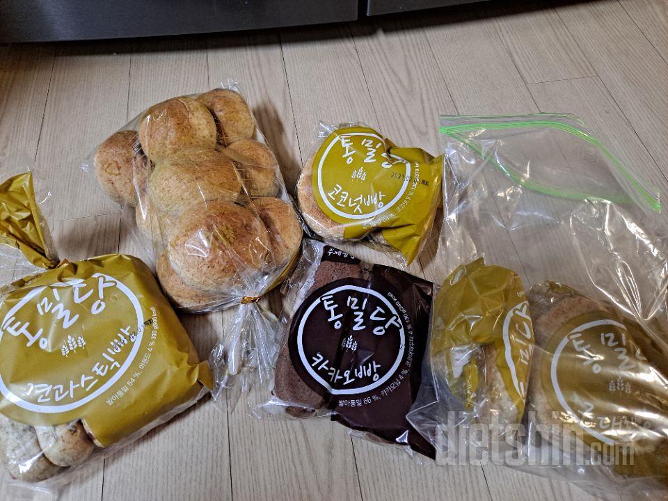 통밀빵 조금만 먹어도 든든해요
아침식