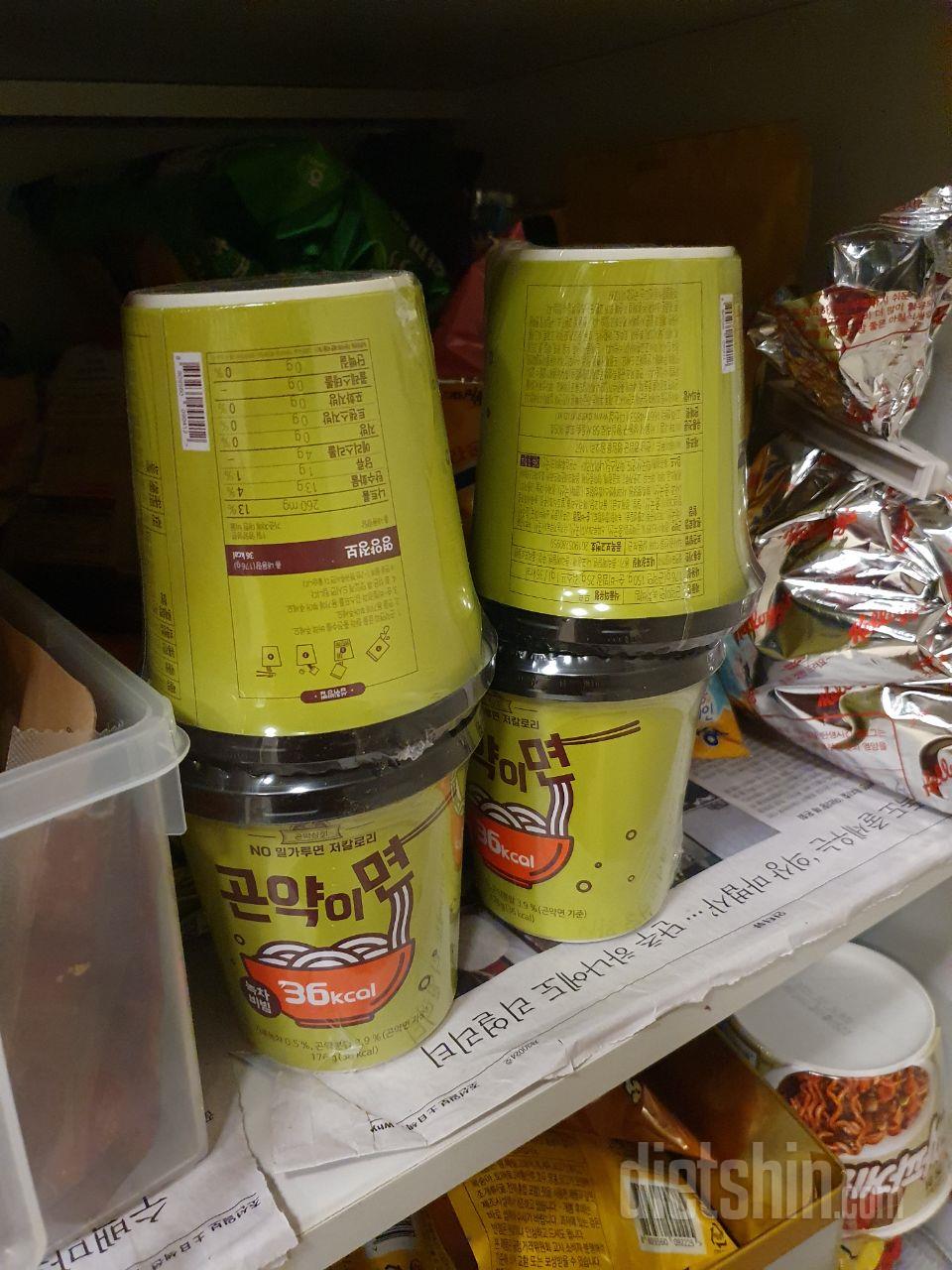 맛잇는데양이.... 세 젓가락