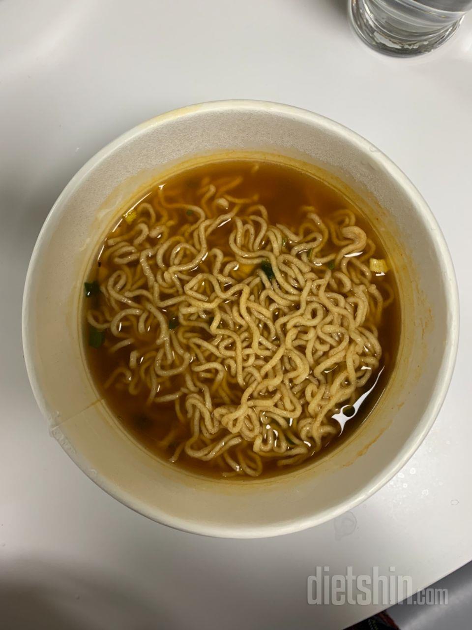 라면 먹고 싶을 때가 종종 있어 삿는