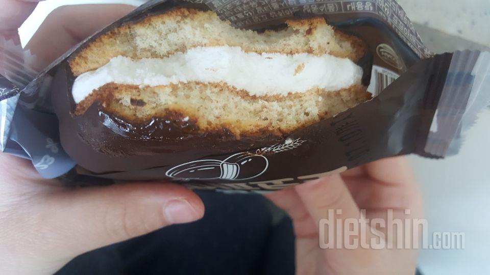 초코파이  맛나요~~  통밀로 만들었