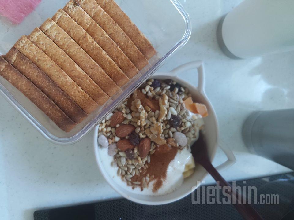 밀폐용기에 담아두고 1~2개씩 요거트