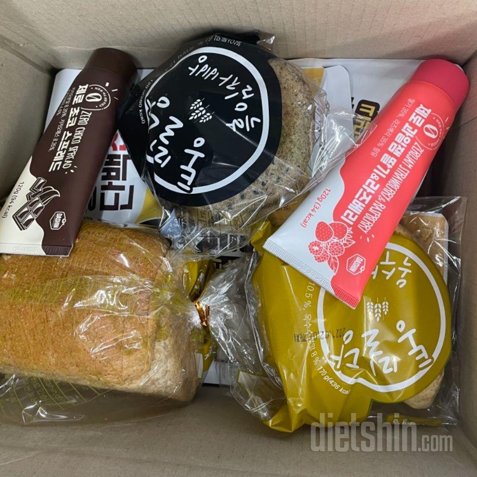 초코랑 쨈이랑 요거트랑 같이 먹어보려