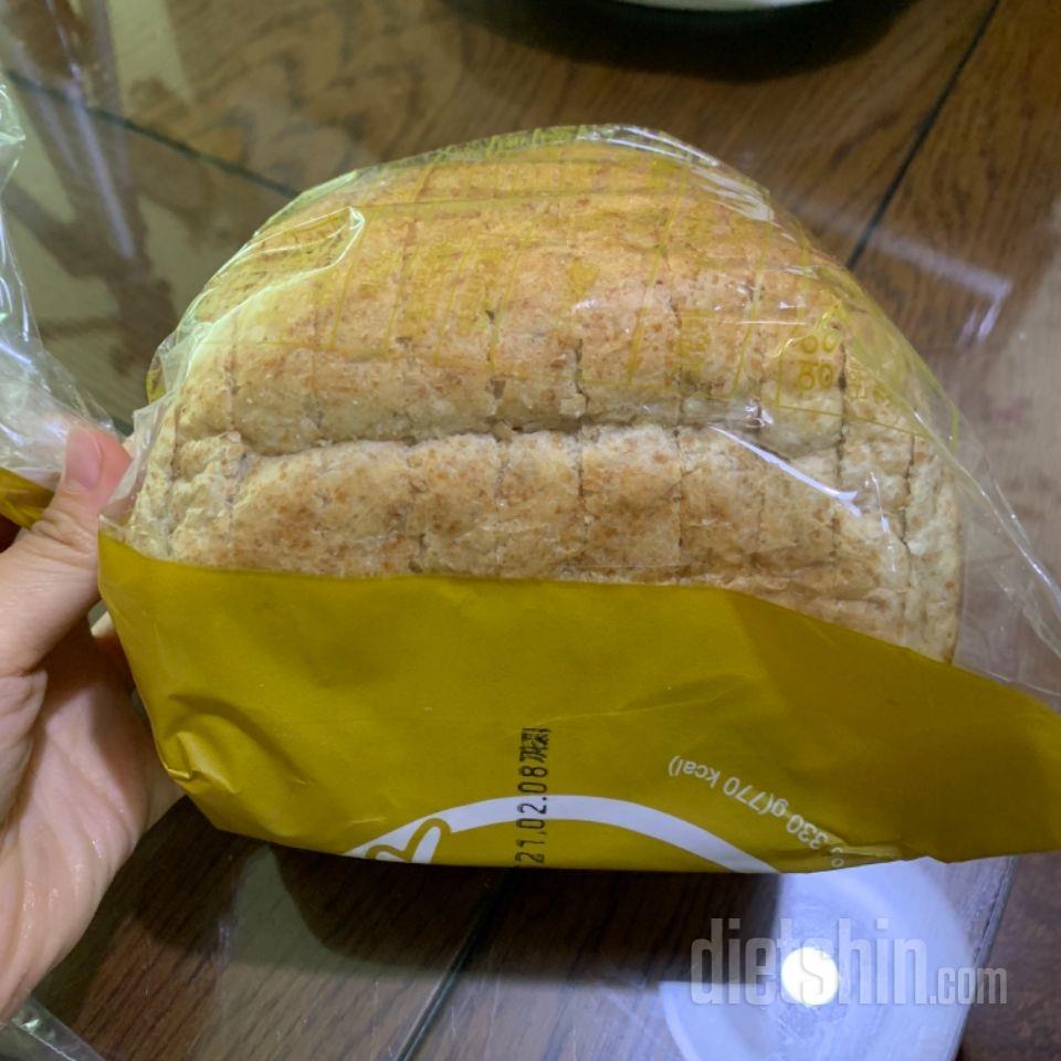 통밀빵이지만 많이 퍽퍽하지 않고 진짜